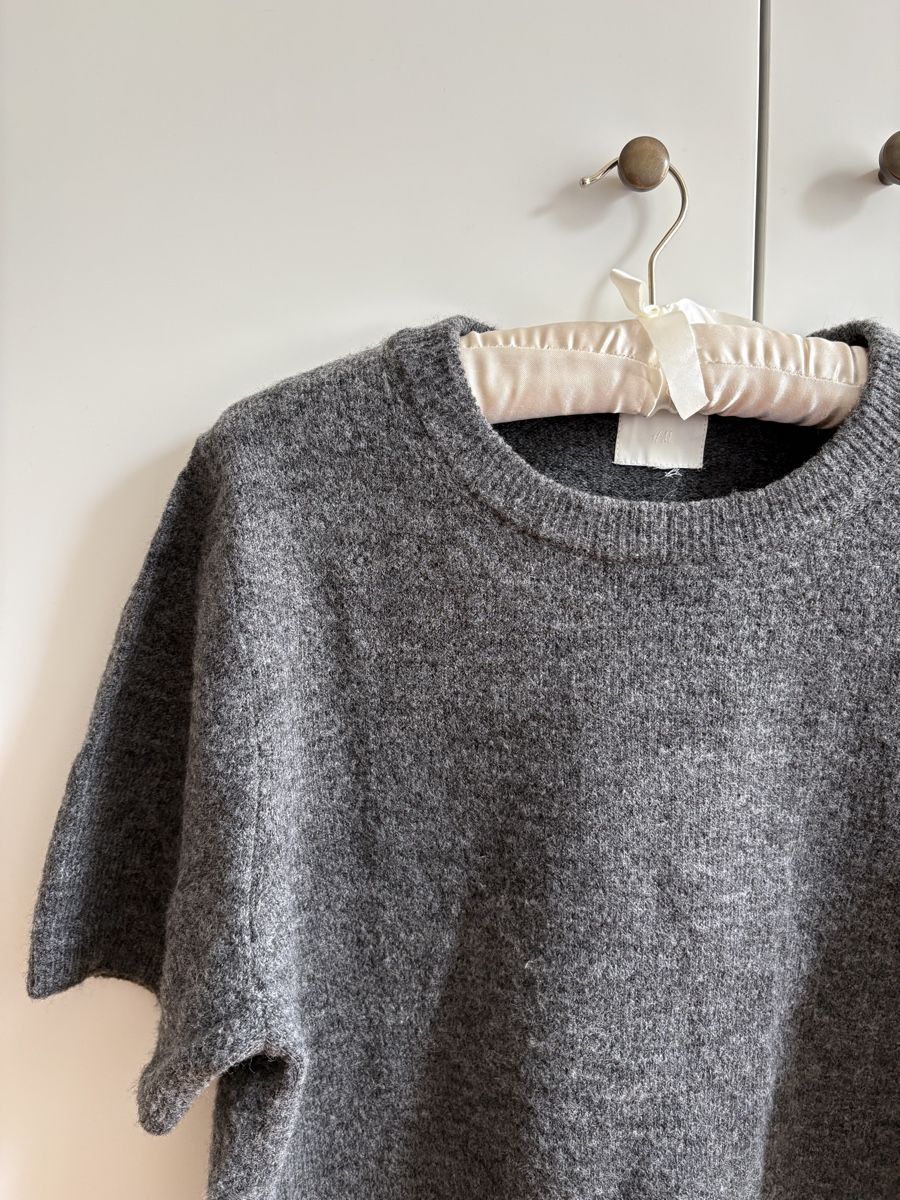 H&M Pulls & Sweat-shirts: Grauer Kurzärmel Pullover, Grösse M, H&M – D'occasion à Zürich par Sera.13 1
