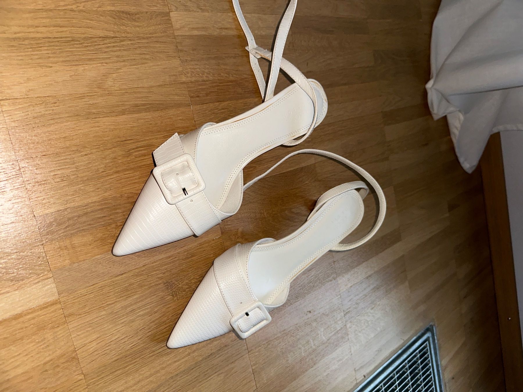 Scarpe da donna: Slingpumps / white / Gr. 38 – Usato da Regensdorf venduto da sofia681 1