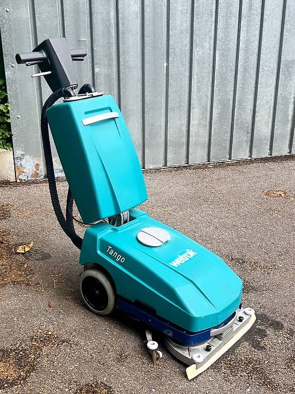 Wetrok Toutes les machines: Wetrok tango scheuermaschine( taski cleanfix numatic ) – D'occasion à Birr par Numer-01 2