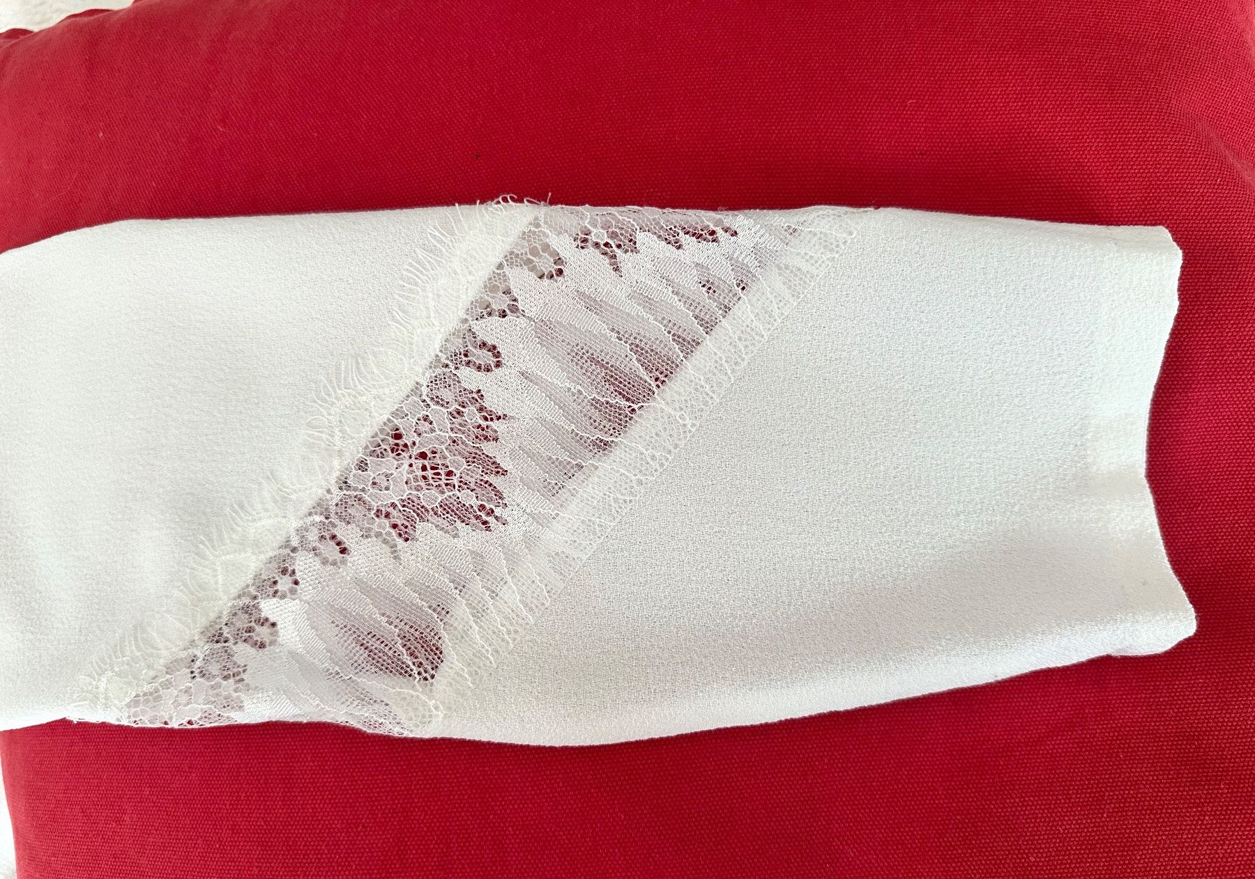 Max Mara Camicette: Max Mara Bluse cremeweiss mit Spitzendetails, Gr. S – Usato da Emmenbrücke venduto da little.treasures 5