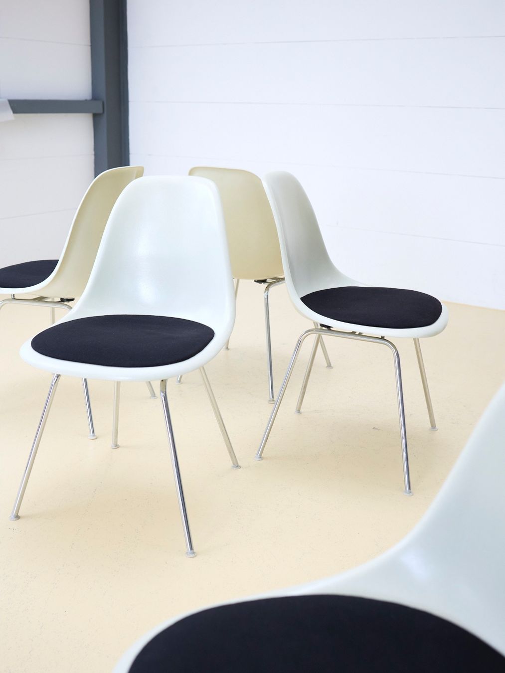 Eames Sedie: Vitra Eames Sidechair weiss – Usato da Meinisberg venduto da atelier_TILIJA 4