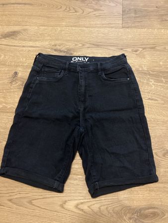 ONLY Shorts schwarz Grösse L guter Zustand