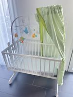 Baby Wiege mit Matratze und Mobile in Weiss gut erhalten 