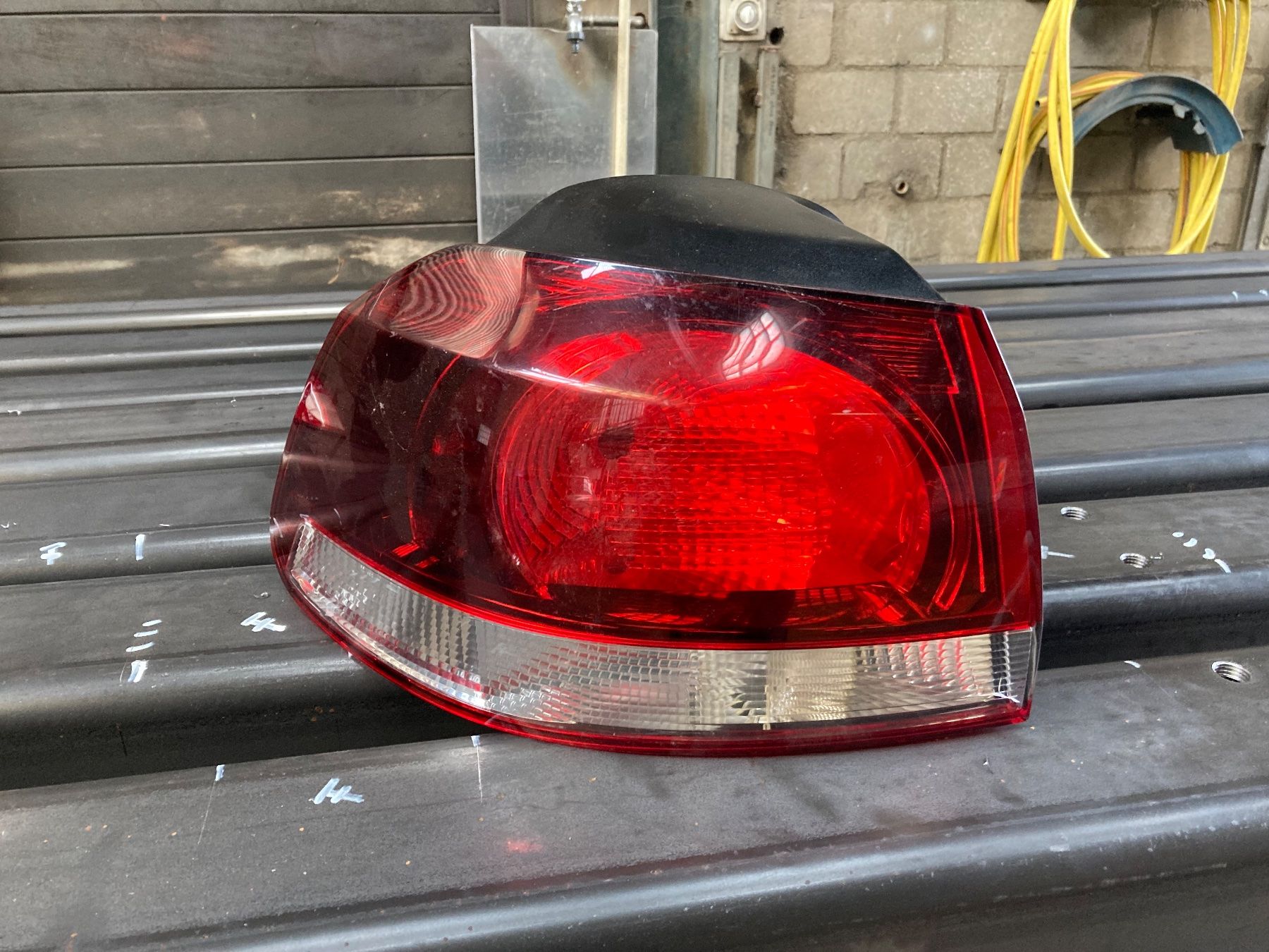 VW Tutti pezzi di ricambio auto: VW Golf 6 Rückleuchte – Usato da Teufen AR venduto da acer08
