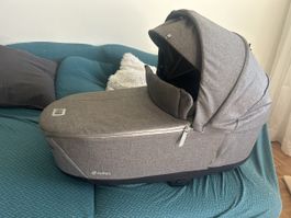 CYBEX Platinum Priam Lux Carry Cot – Manhattan Grey