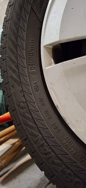 Volkswagen Pneumatici & Ruote complete: Kompletträder Winter zu VW Mulitvan – Usato da Uttigen venduto da mic_87nh 1