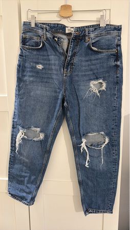 Coole Jeans mit Rissen - Perfekt für den Sommer! Grösse 34