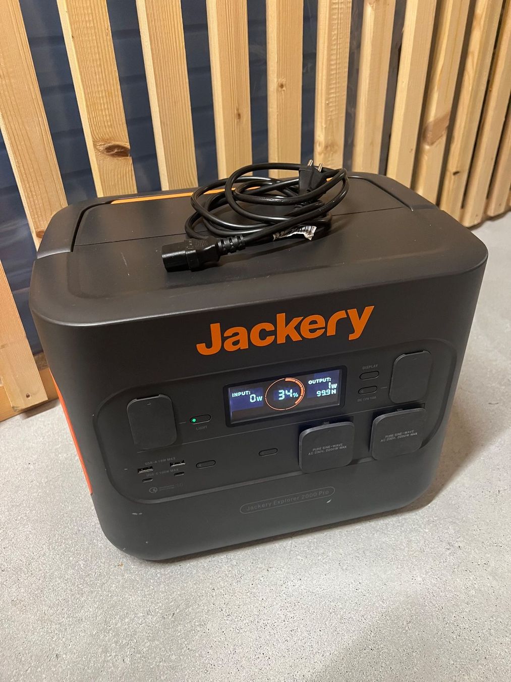 Jackery Accus: Jackery Explorer 2000 Pro Powerstation – D'occasion à Gossau ZH par Kadi95