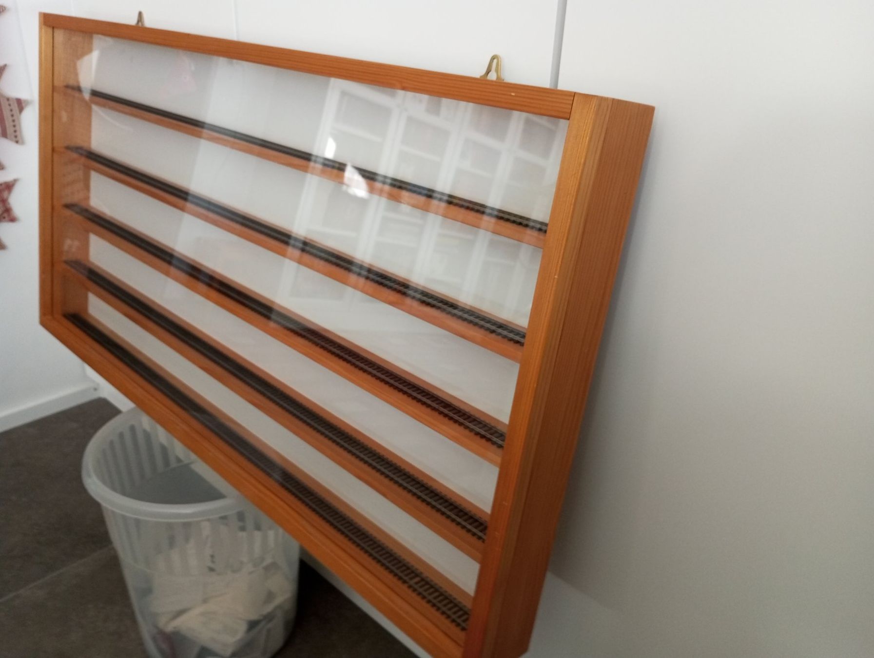 Modellini di ferrovie: Vitrine H0 104,5 x 52,5 – Usato da Fontaines NE venduto da waterfoot 1