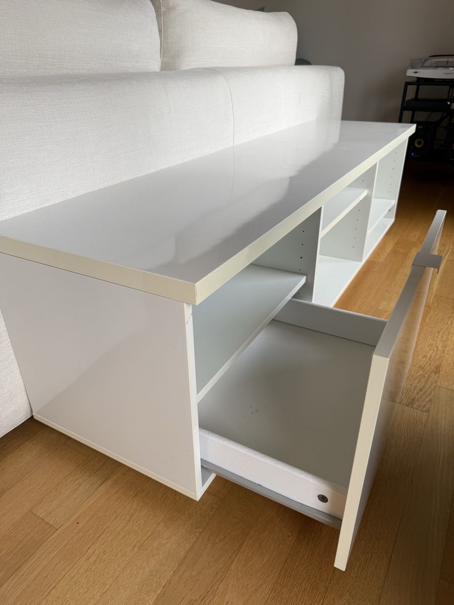 Ikea TV Möbel: Lowboard BYAS Ikea – Gebraucht aus Zollikerberg von mvu_6h9q 1