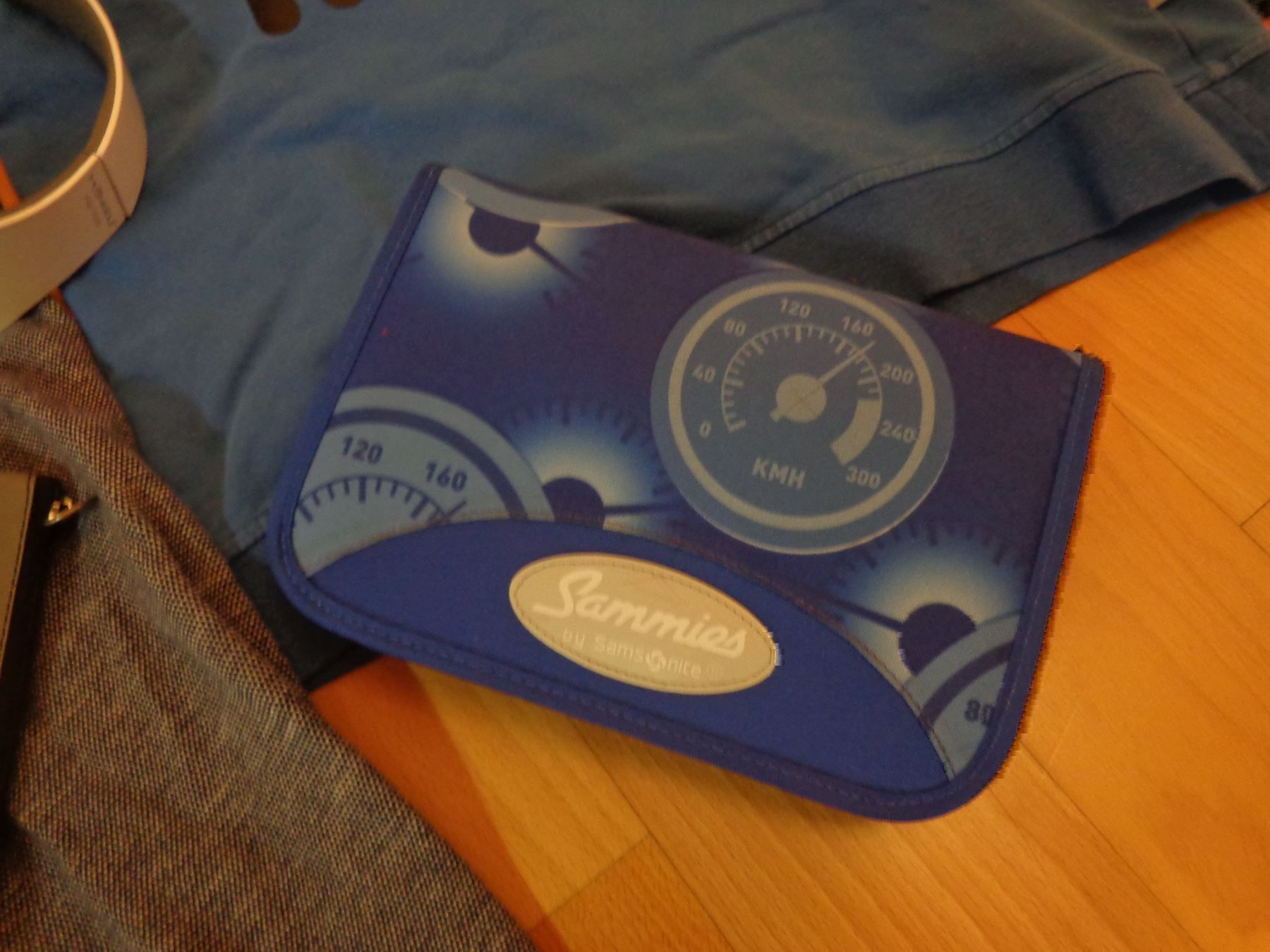 Lotti & Set di vestiti: Pulli/Shirts/Etui/Kopfhörer etc – Usato da Greifensee venduto da Toggi11 6