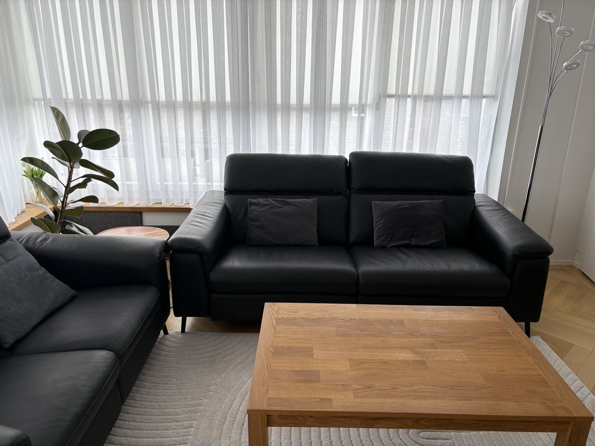 Sofas: Schwarze Ledercouchgarnitur, 2er+3er – Gebraucht aus Langenthal von Mice05 1
