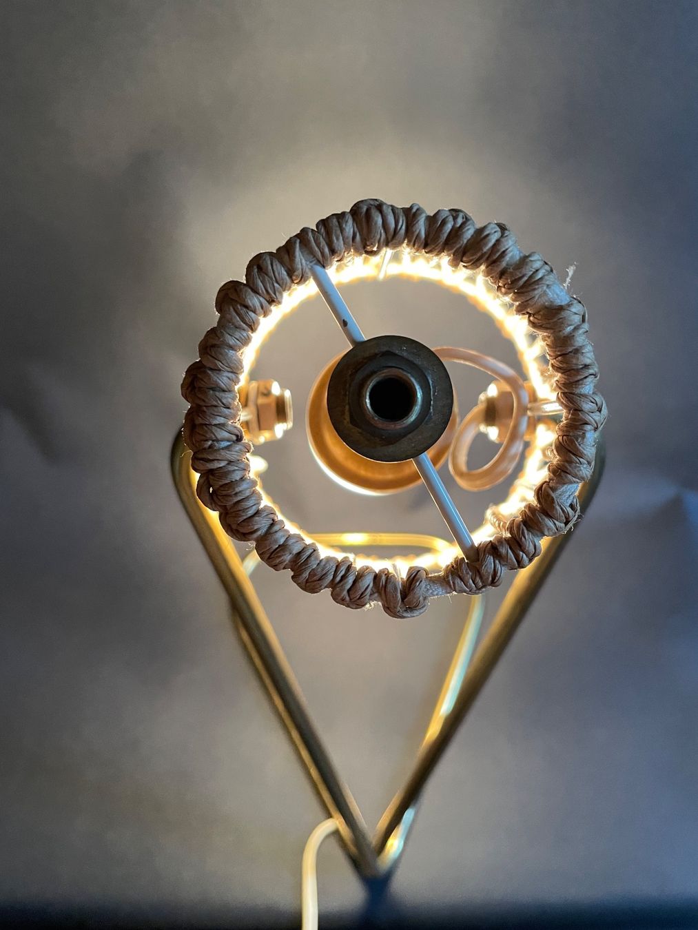 Lampade: Lampe de table, par Rupert Nikoll, Vienne, année 1960 – Usato da Prez vers Siviriez venduto da Mistinguette 2