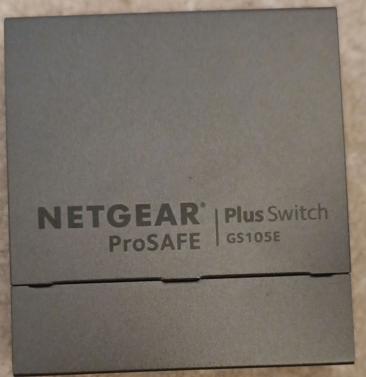 Netgear Modem & Router: NETGEAR ProSAFE Plus Switch GS105E – Usato da Zürich venduto da Sellsgoodman