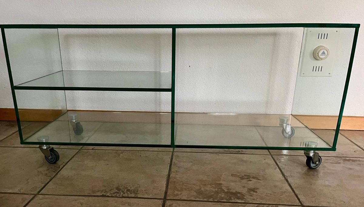 TV Möbel: Glastisch / TV-Möbel auf Rollen – Gebraucht aus Herrenschwanden von wunderkiss