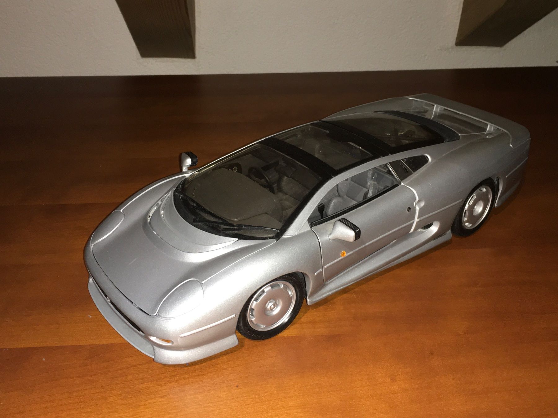 Jaguar Modellini d'auto: Jaguar XJ220 — 1/12 – Usato da Wohlen AG venduto da PrivatSammlung 1