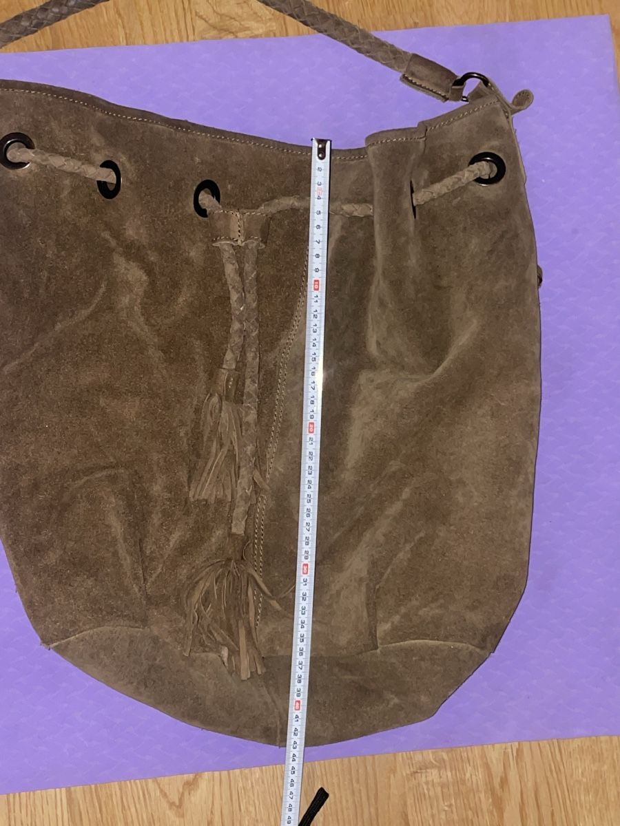 Taschen für Damen: ALLES RAUS Beuteltasche Wildleder – Gebraucht aus Kloten von simones.thriftshop 1