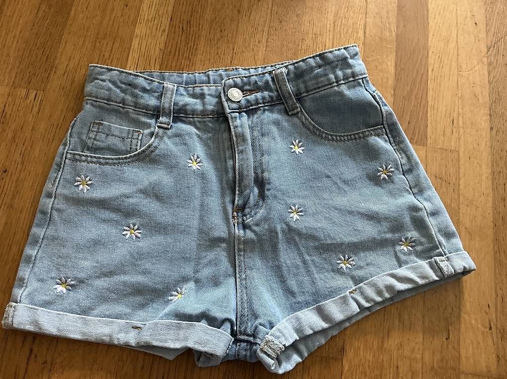 Pantalons: kurze mädchen Hose Gr.10-11Y – D'occasion à Wildhaus par Yoursports 1