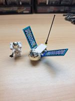 Lego 6458 Satellite with Astronaut