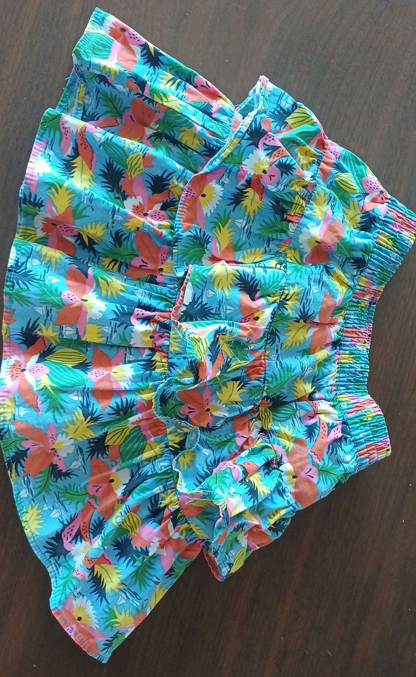 Robes et jupes: Kurzer Rock Blumenmuster Grösse 92 – Neuf avec emballage d'origine à Riniken par Lessy-