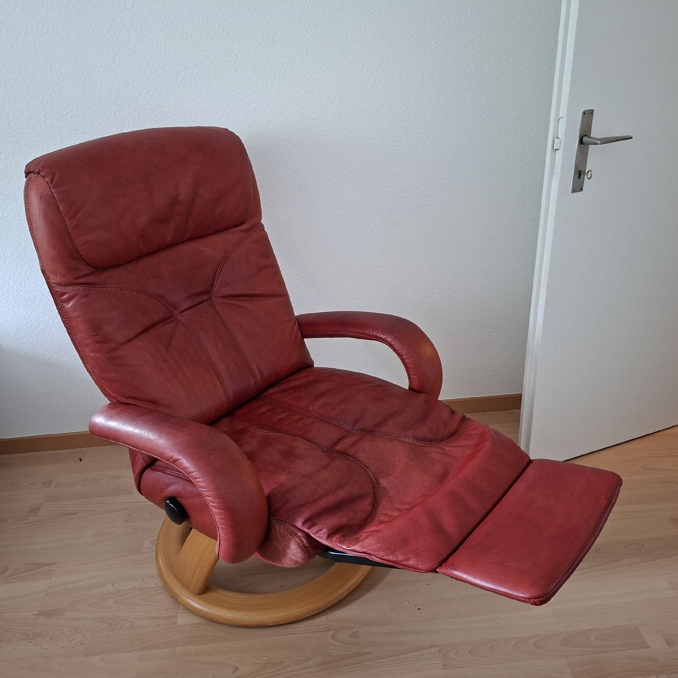 Poltrone: gemütlicher Leder Sessel – Usato da Trimbach venduto da ja.ka