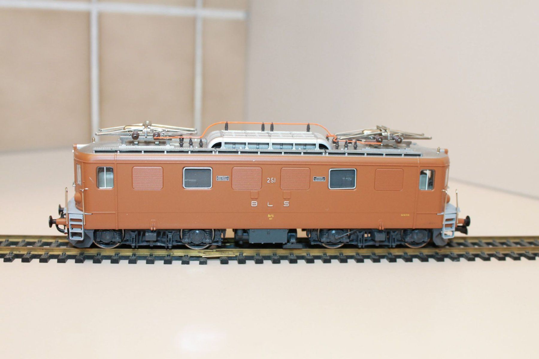 Roco Modelleisenbahnen: Roco Ae 4/4 – Gebraucht aus Birmensdorf ZH von Buhwil18 1