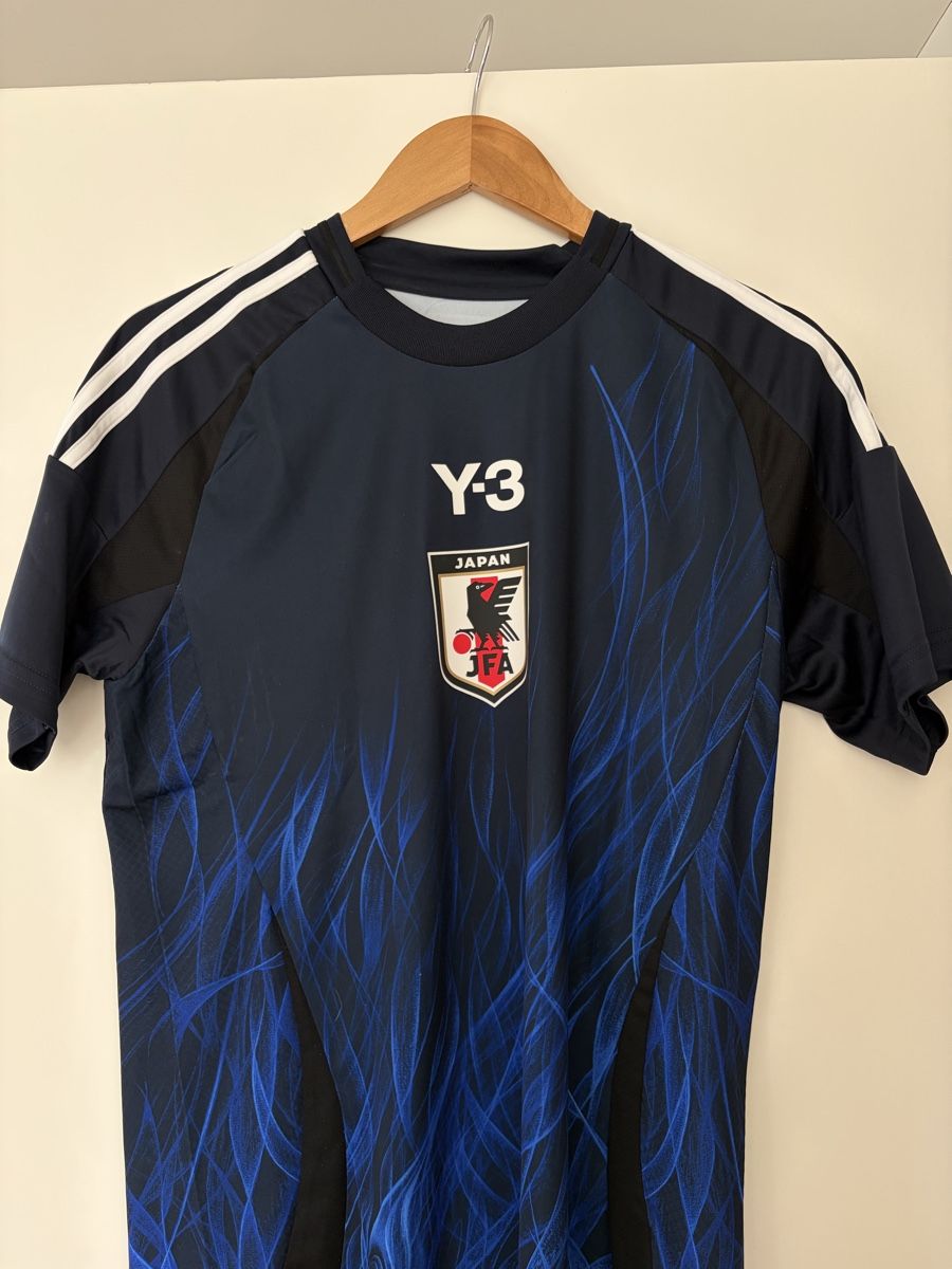Adidas Maillots de corps & Pantalons: Japan x Y-3 2024 Replica Kit – Neuf avec emballage d'origine à Hinteregg par EhnrikB
