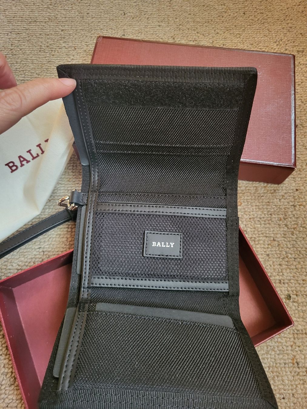 Bally Brieftaschen: Originale Bally-Geldbörse – Neu und originalverpackt aus Zweisimmen von Adorable 6