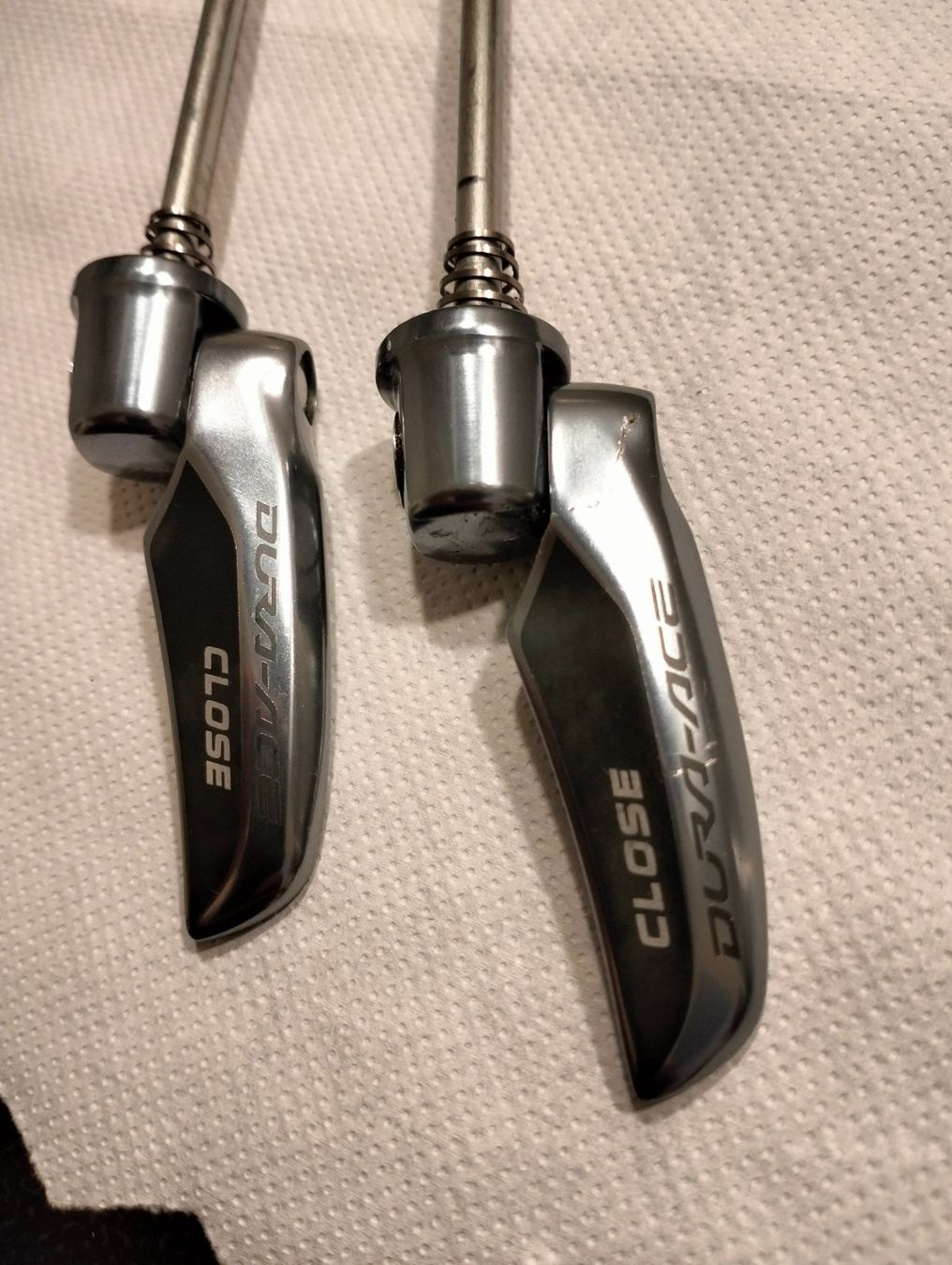 Shimano Ersatzteile: Shimano Dura Ace Schnellspanner Set – Gebraucht aus Uster von KarlZH