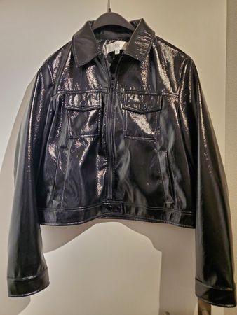 Neuwertige schwarze Lackjacke in Gr.46