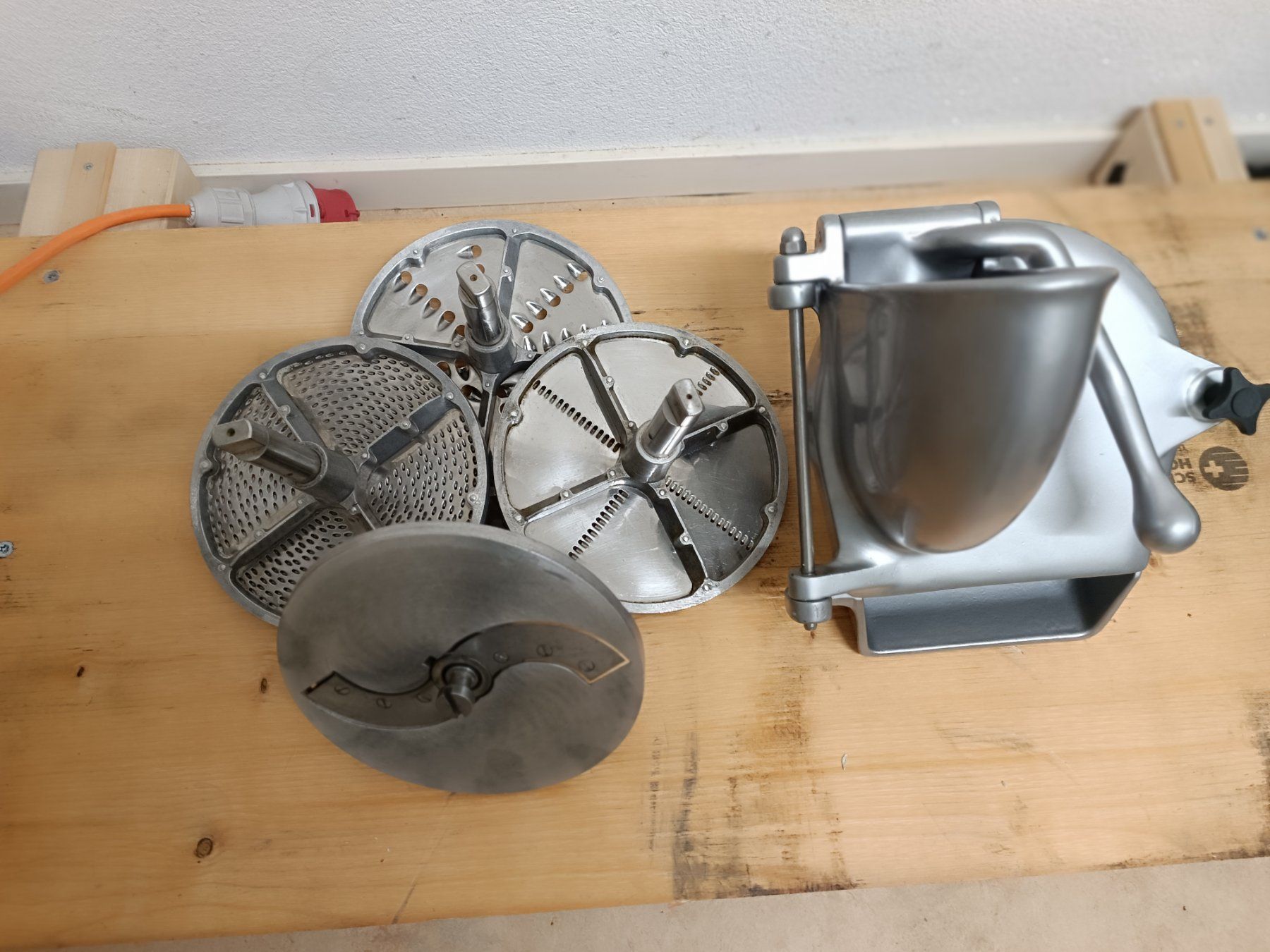 Attrezzi da lavoro: Lips Piccolo Rotor Fleischwolf Gemüseschneider – Usato da Lengnau BE venduto da turbostef 3