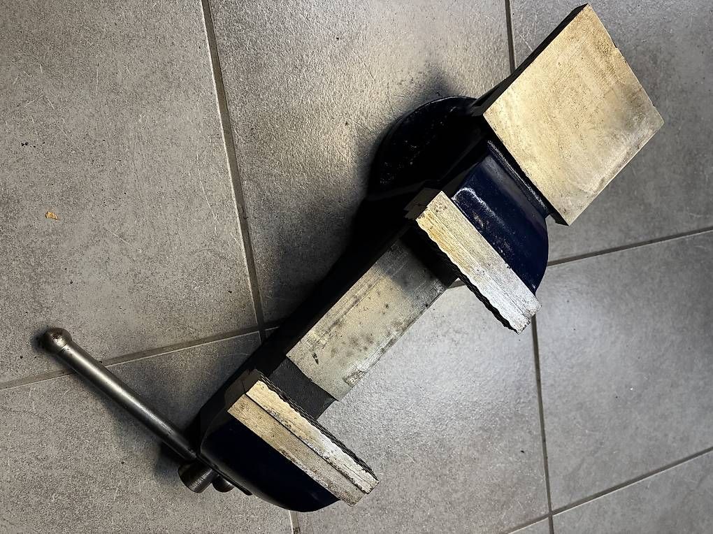 Tutti gli attrezzi: Schraubstock Amboss massiv neu – Usato da Bassersdorf venduto da hotrod32 2