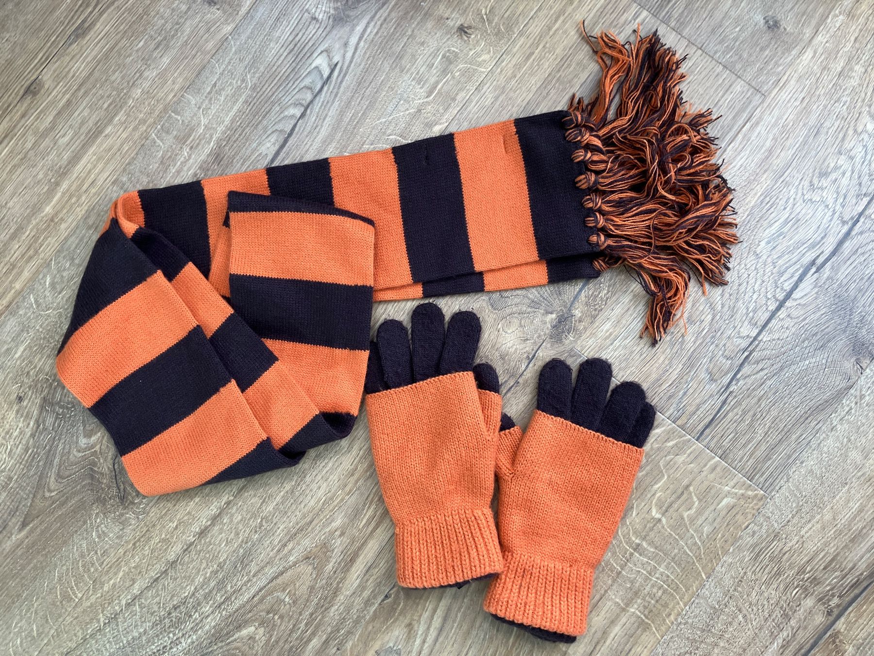 Foulard & Sciarpe: Winter Schal/Handschuhe – Usato da Brugg AG venduto da Magna3 1