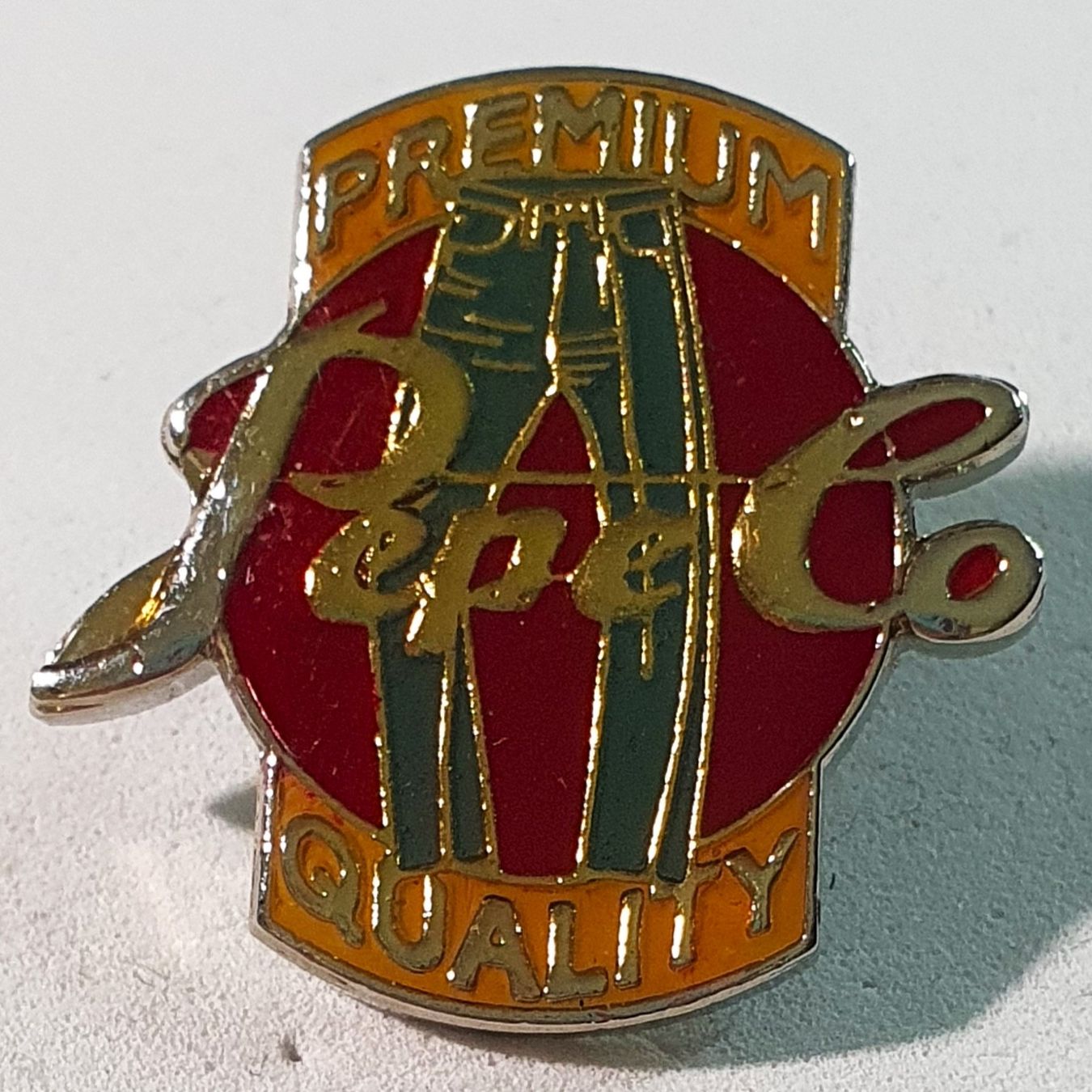 Placchette & Badge: AA993 - Pin Premium Quality PepeCo Jeans Logo – Usato da Reinach BL venduto da Boston-Verkauf