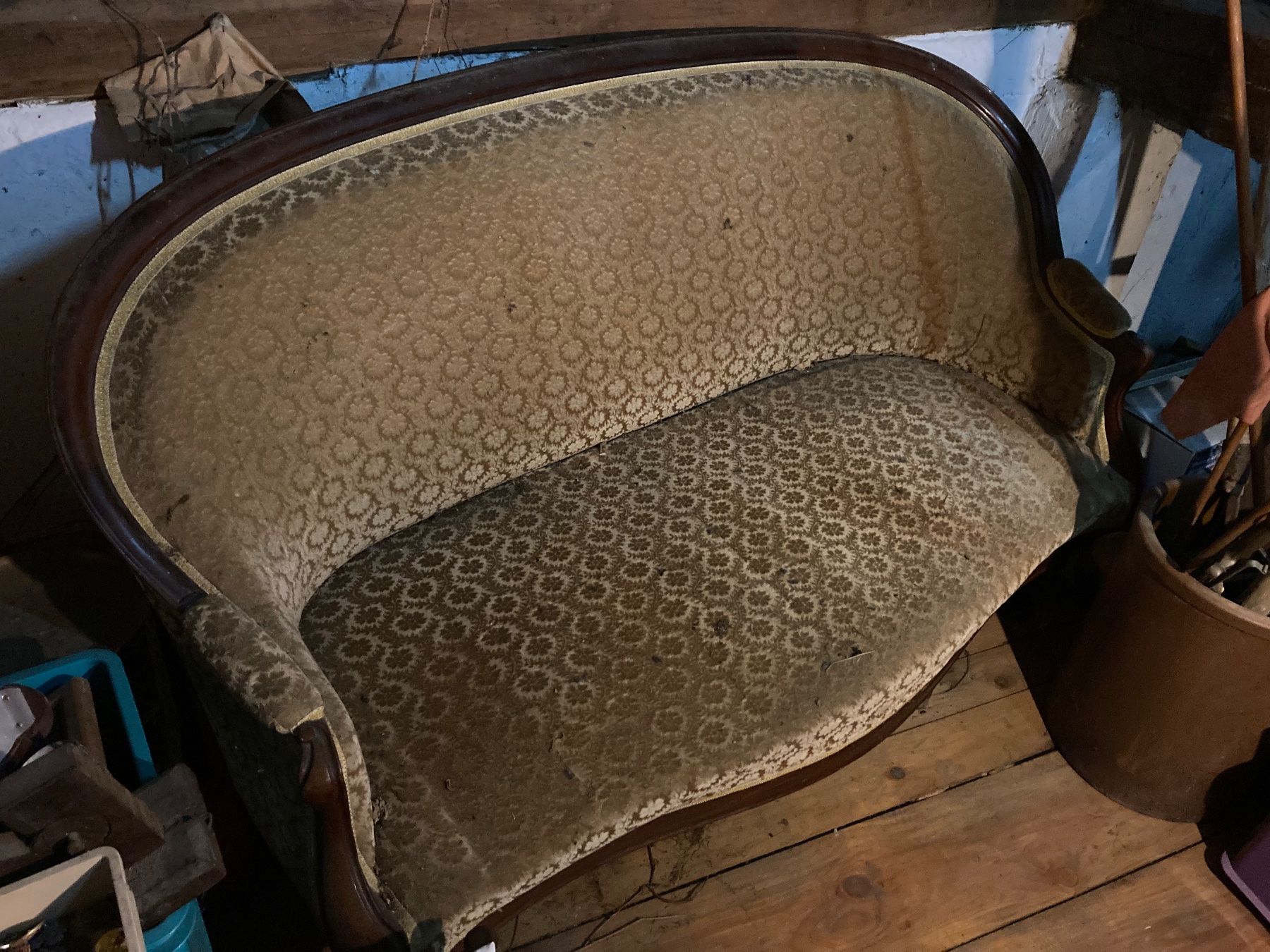 Divani: Canapé ancien Couch Sofa antik – Usato da St-Cierges venduto da LeRegain