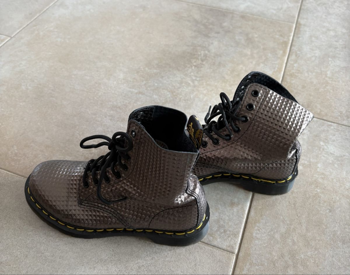 Dr. Martens Scarpe da uomo: Dr. Martens Pascal Boots Gr. 38, Metall-Look – Usato da Baden venduto da est_92cz 1