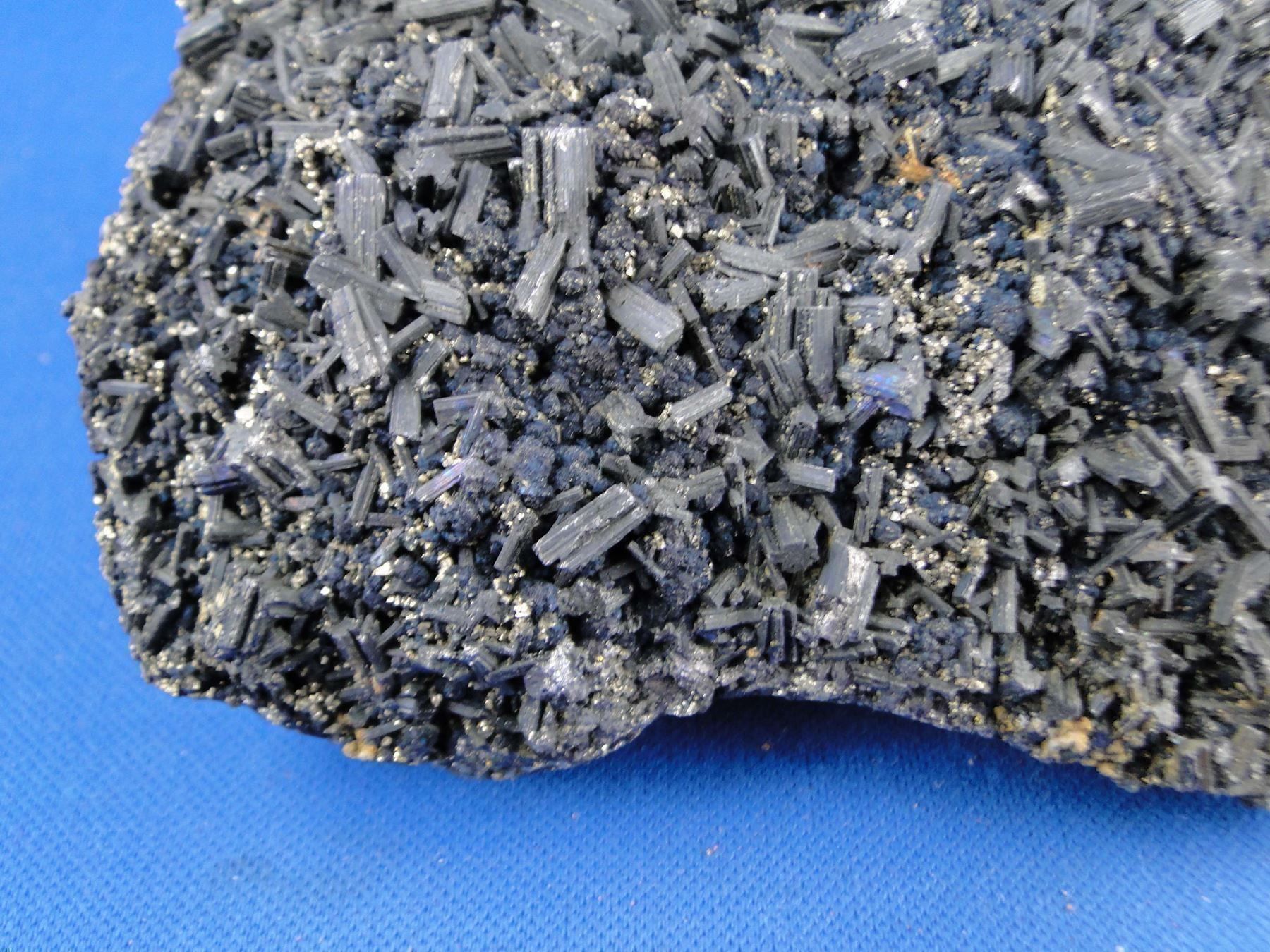 Minerali & Pietre curative: Bournonite auf Sulphiden – Usato da Schinznach Bad venduto da Demerald 3
