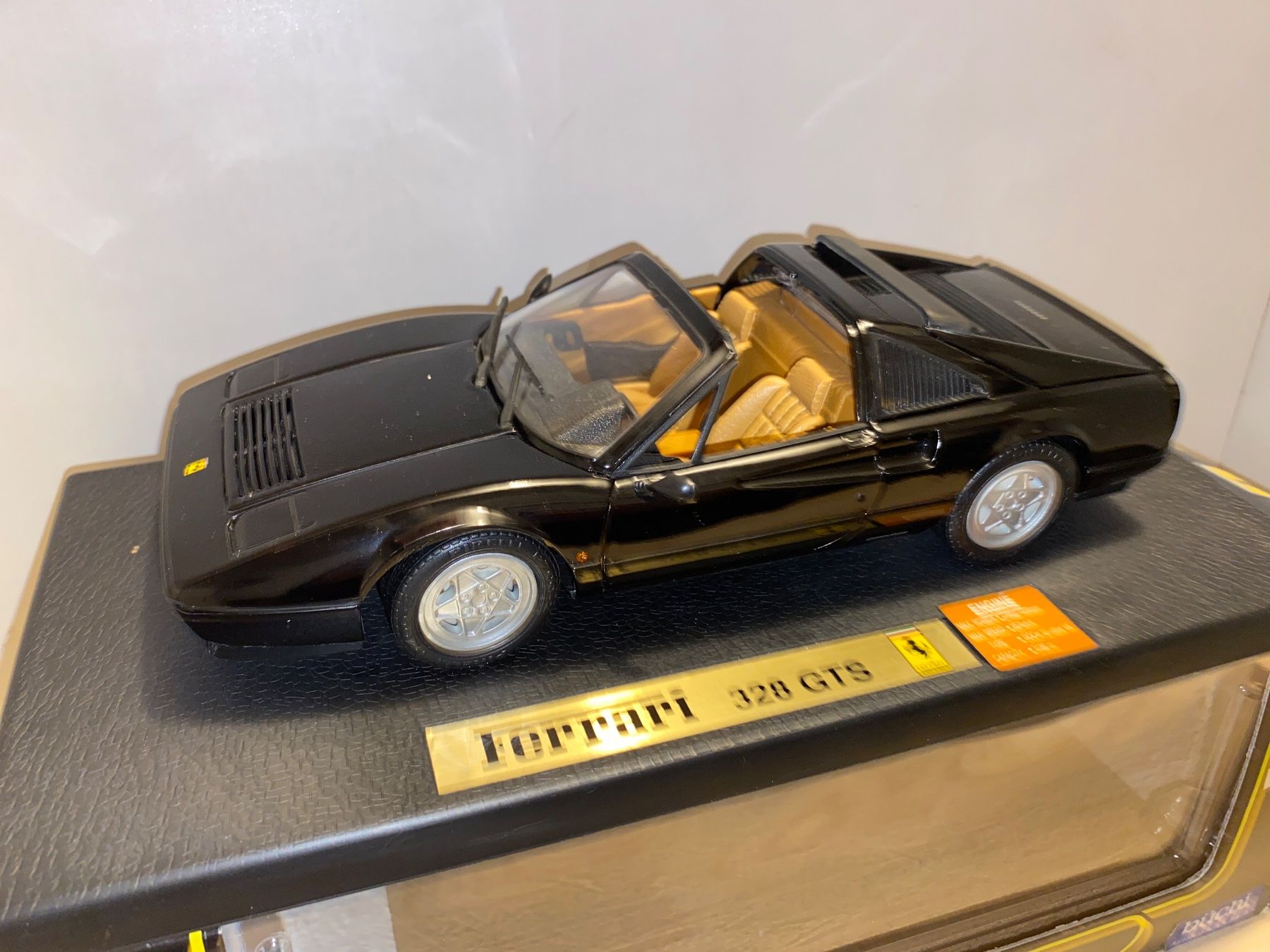 Ferrari Modellini d'auto: Ferrari 328 GTS 1/18 – Usato da Wohlen AG venduto da PrivatSammlung 1
