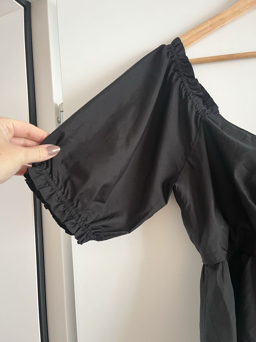 Camicette: Elegante Bluse mit Puffärmeln - Chic in Schwarz – Usato da Zürich venduto da Lelillemore 1