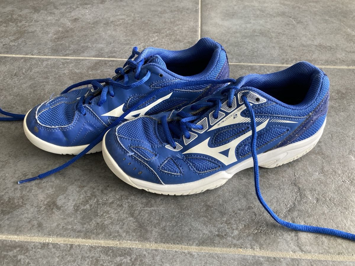 Scarpe per ragazzi: Hallenschuhe blau Gr. 36 – Usato da Uttigen venduto da daeni_83 1