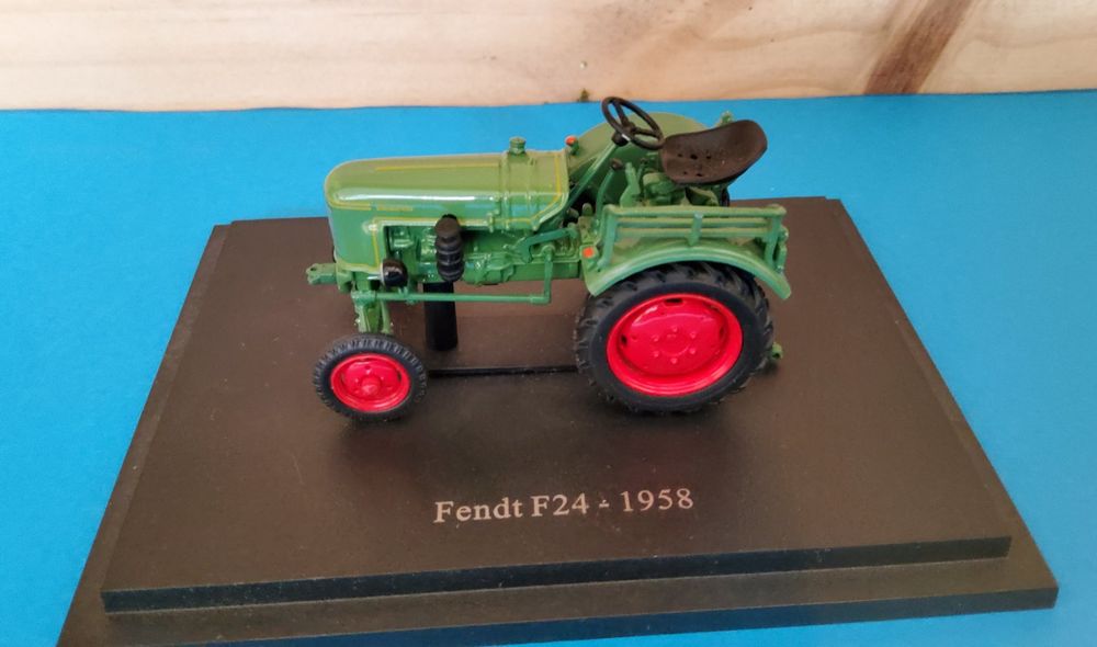 Modèle Réduit Tracteur FENDT F24 1958 échelle 1/43 - Avec Boîte Vitrine Et Boîte D'origine, Neuf