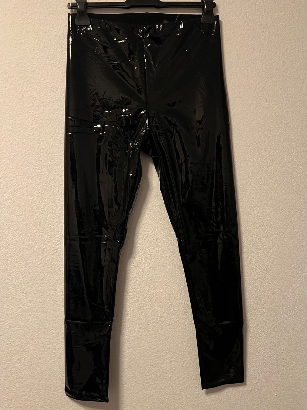 H&M Leggings: Vinyl SeXy Lack Leggings M – Neuf avec emballage d'origine à Uetendorf par Stoun 2