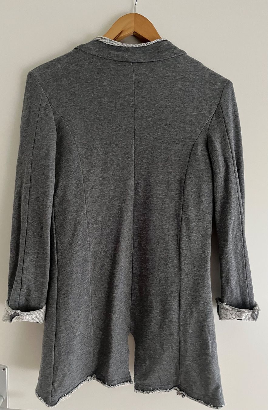 Pullover & Sweatshirts: Jäckchen von motivi, Grösse S – Gebraucht aus Bachenbülach von Elcomaster 1
