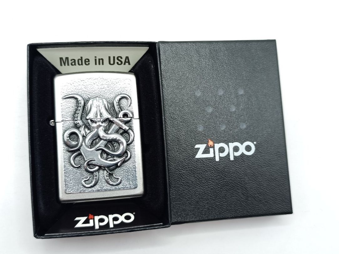 Zippo Accendini: ZIPPO Octupus Emblem Feuerzeug 2007815 – Nuovo e nell'imballaggio originale da Ennenda venduto da Benzinflamme 4