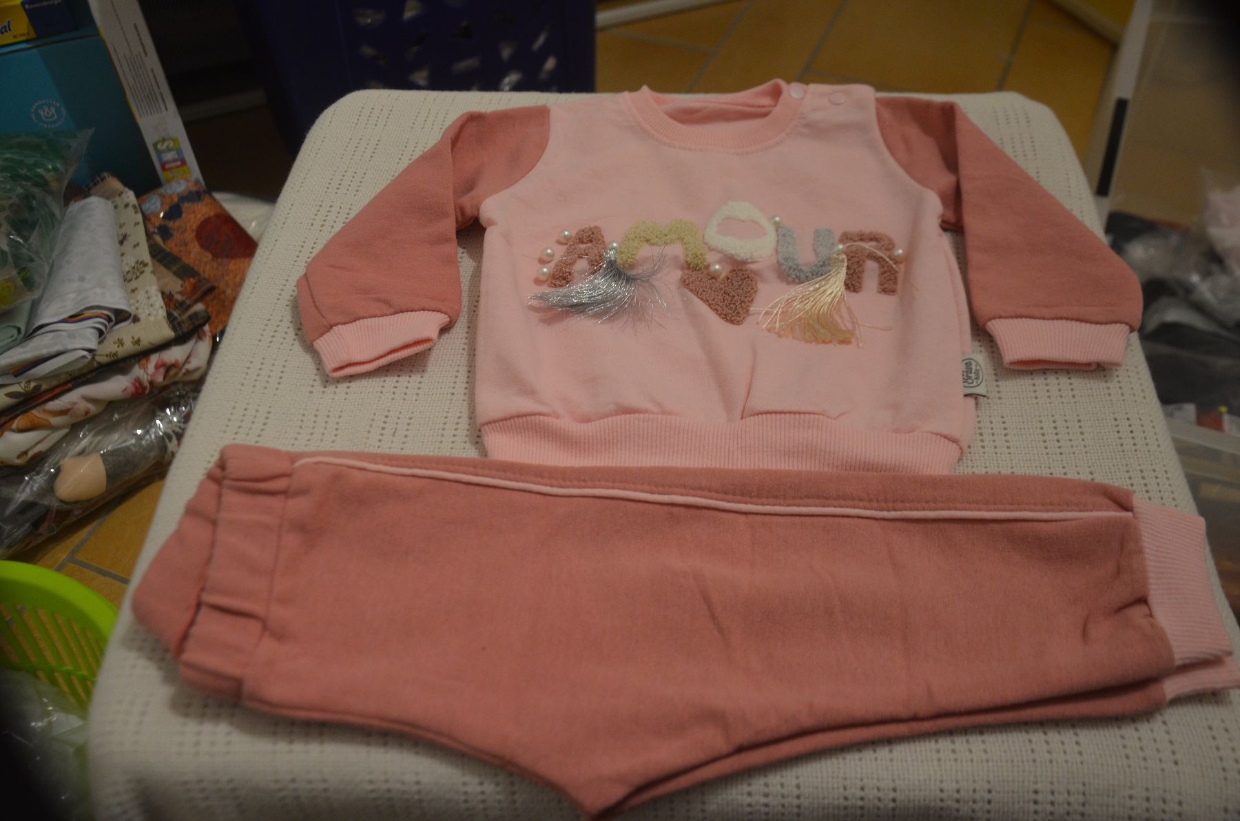 Lotti & Set di vestiti: TAILLE 80 - ENSEMBLE AMOUR – Usato da Chiasso venduto da Dolly015