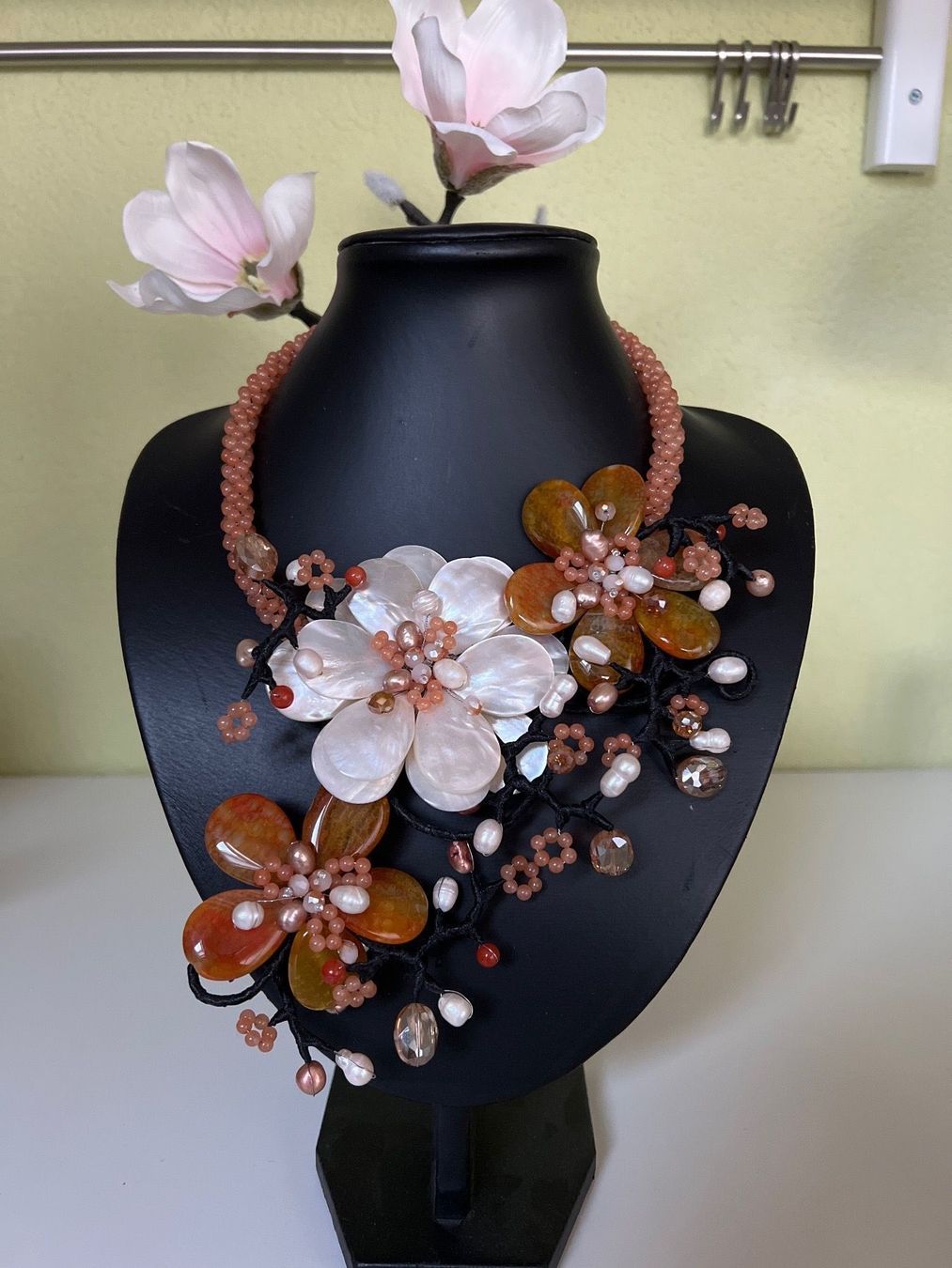 Ketten: Wunderschöne Blumenkette mit Perlmutt – Neu (gemäss Beschreibung) aus Seon von Sunny-Schmuck78