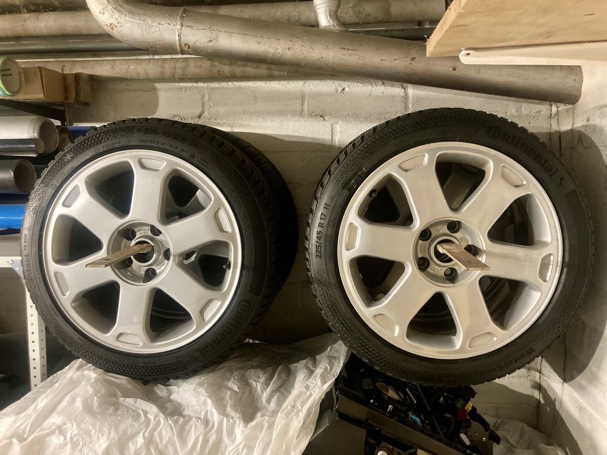 Audi Pneumatici & Ruote complete: Audi A4/S4  Winterräder 8x17 / 5x112 – Usato da Nidau venduto da alpa83