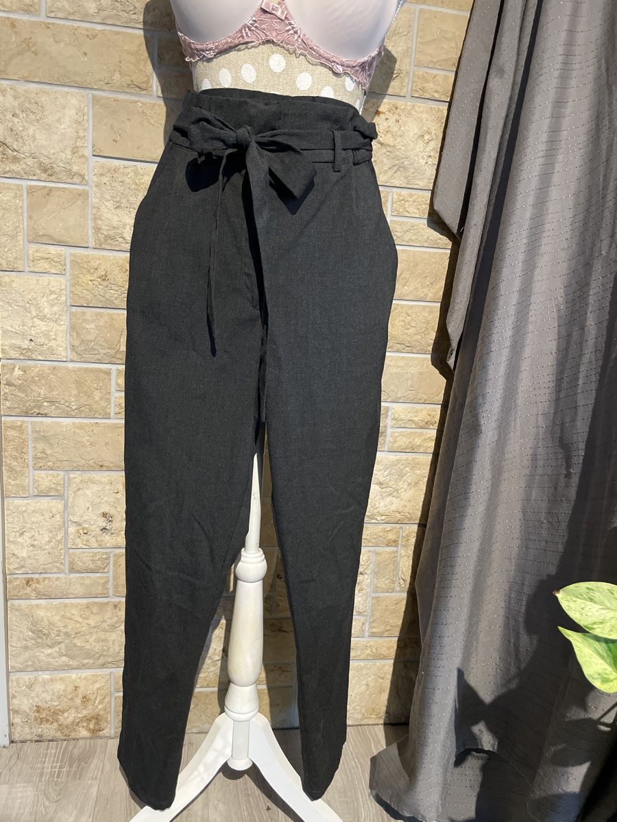 H&M Lotti di vestiti: Kleiderpacket SommerBluse Blumenmuster Gr.M schickeHose Gr38 – Usato da Henggart venduto da Engelsi 6