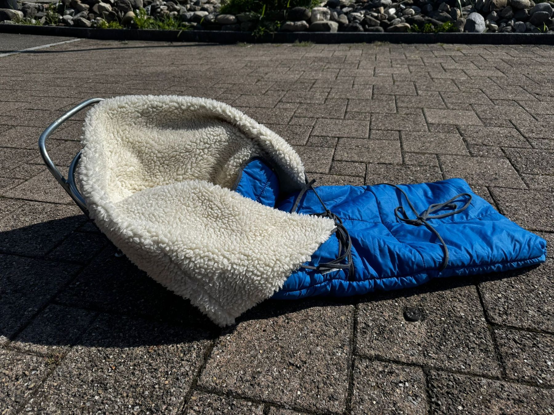Sacchi a pelo: Schlittensitz Metall mit Fusssack – Usato da Egg b. Zürich venduto da Brocki_Insel_Egg