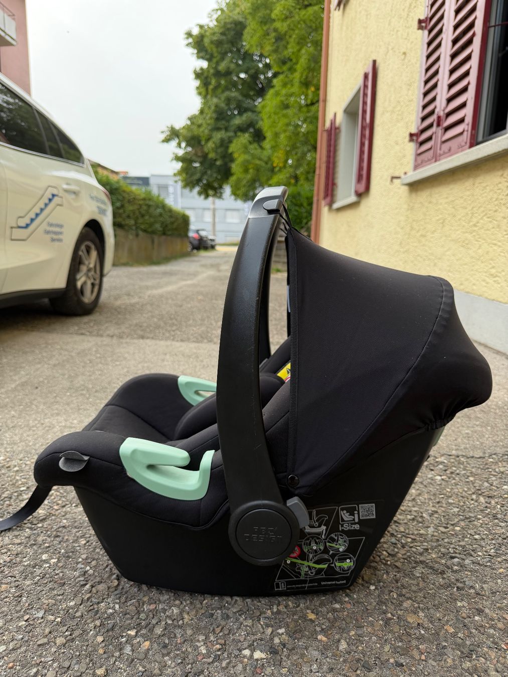 ABC Design Seggiolini per auto: Babyschale Tulip i-Size black + Isofix Base Root – Usato da Schaffhausen venduto da jazzmin1306 1